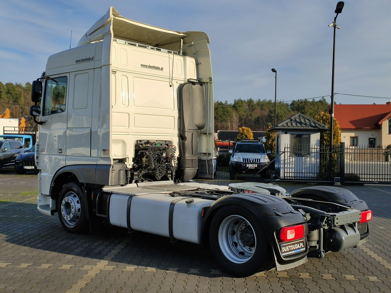 Tractor unit DAF XF 106.460 Euro 6 LowDeck Mega: picture 14