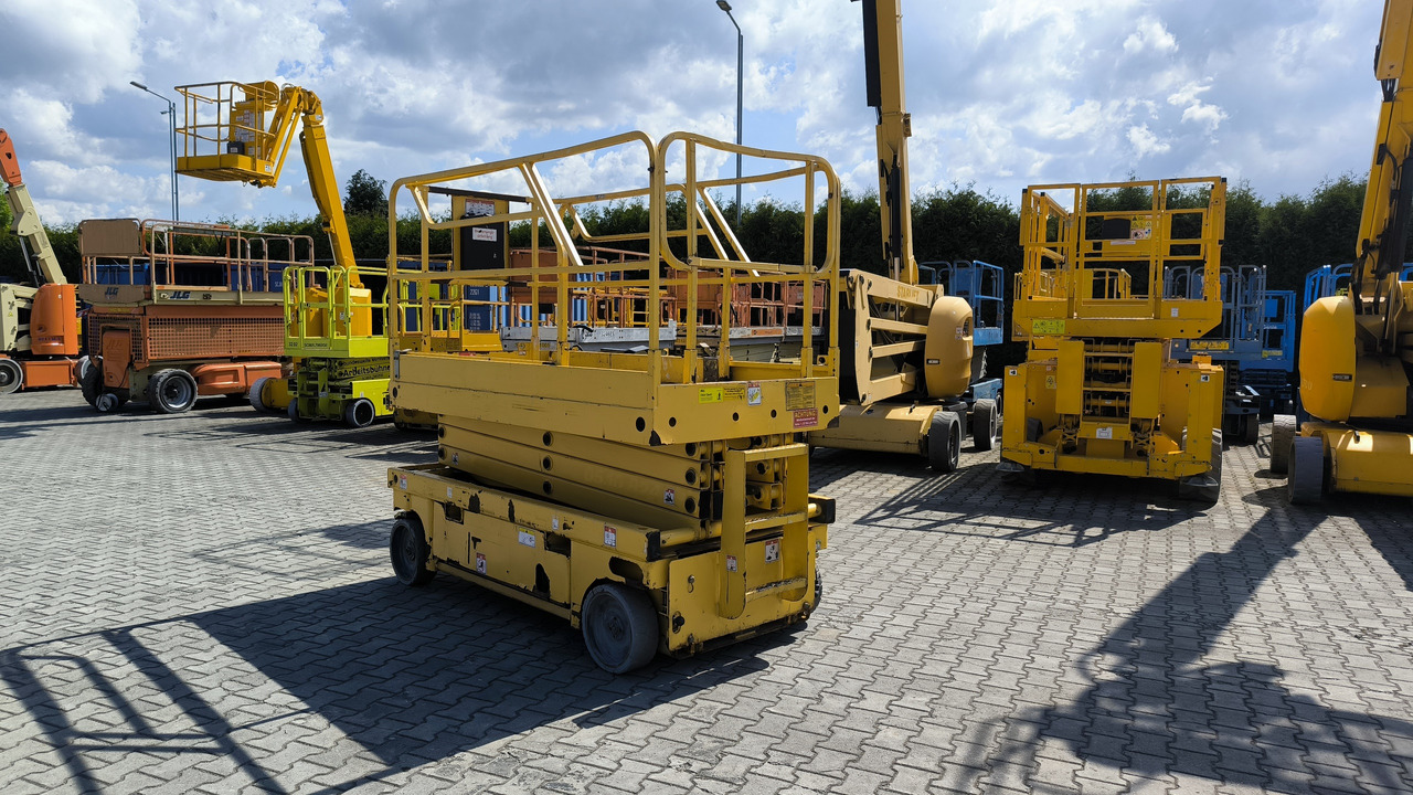 HAULOTTE Compact 10 - Scissor lift: picture 4 HAULOTTE Compact 10 - Scissor lift: picture 4