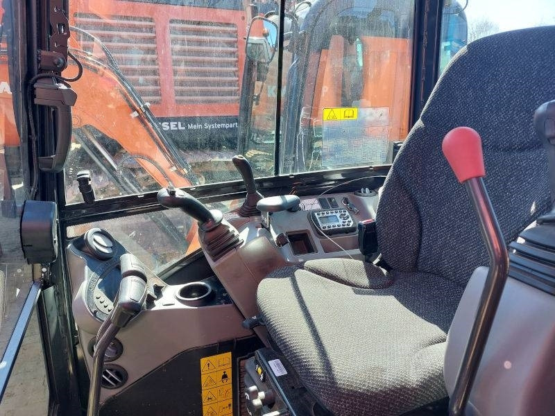 Mini excavator Bobcat E 27: picture 10