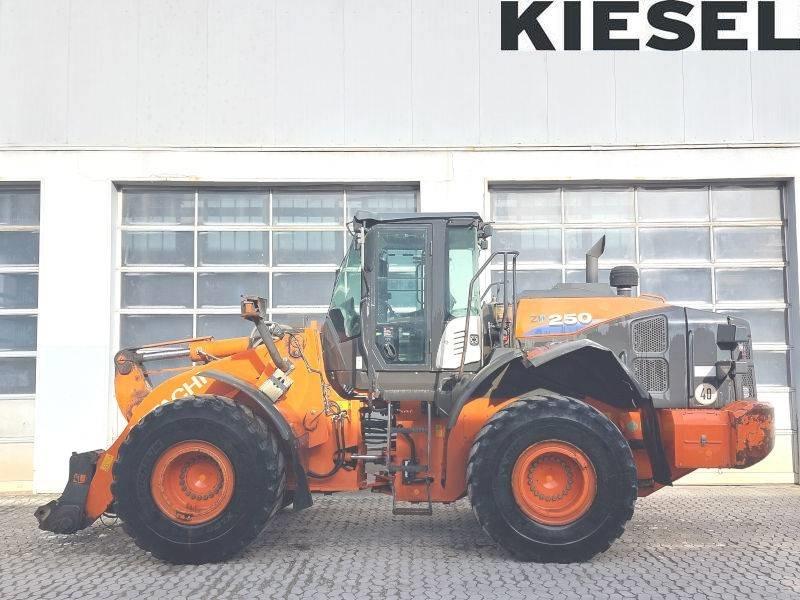 Hitachi ZW 250-6 - Wheel loader: picture 1 Hitachi ZW 250-6 - Wheel loader: picture 1