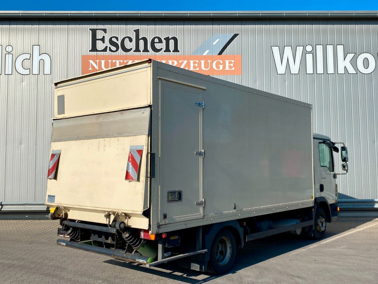 MAN TGL 8.150 Blatt/Blatt*5,5mKoffer*LBW*Seitentür MAN TGL 8.150 Blatt/Blatt*5,5mKoffer*LBW*Seitentür - Box truck: picture 5 MAN TGL 8.150 Blatt/Blatt*5,5mKoffer*LBW*Seitentür MAN TGL 8.150 Blatt/Blatt*5,5mKoffer*LBW*Seitentür - Box truck: picture 5