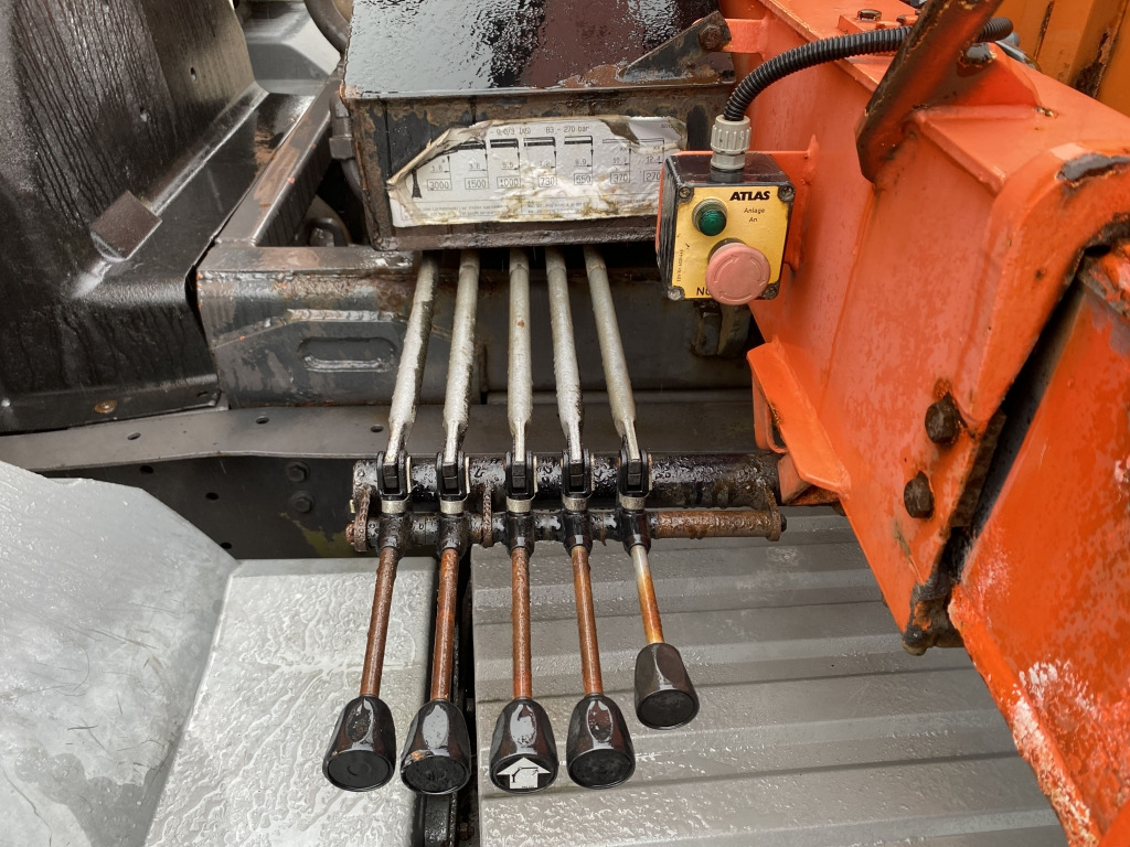 Mercedes-Benz 815 / Atlas-Faltkran - Dropside/ Flatbed truck, Crane truck: picture 2 Mercedes-Benz 815 / Atlas-Faltkran - Dropside/ Flatbed truck, Crane truck: picture 2