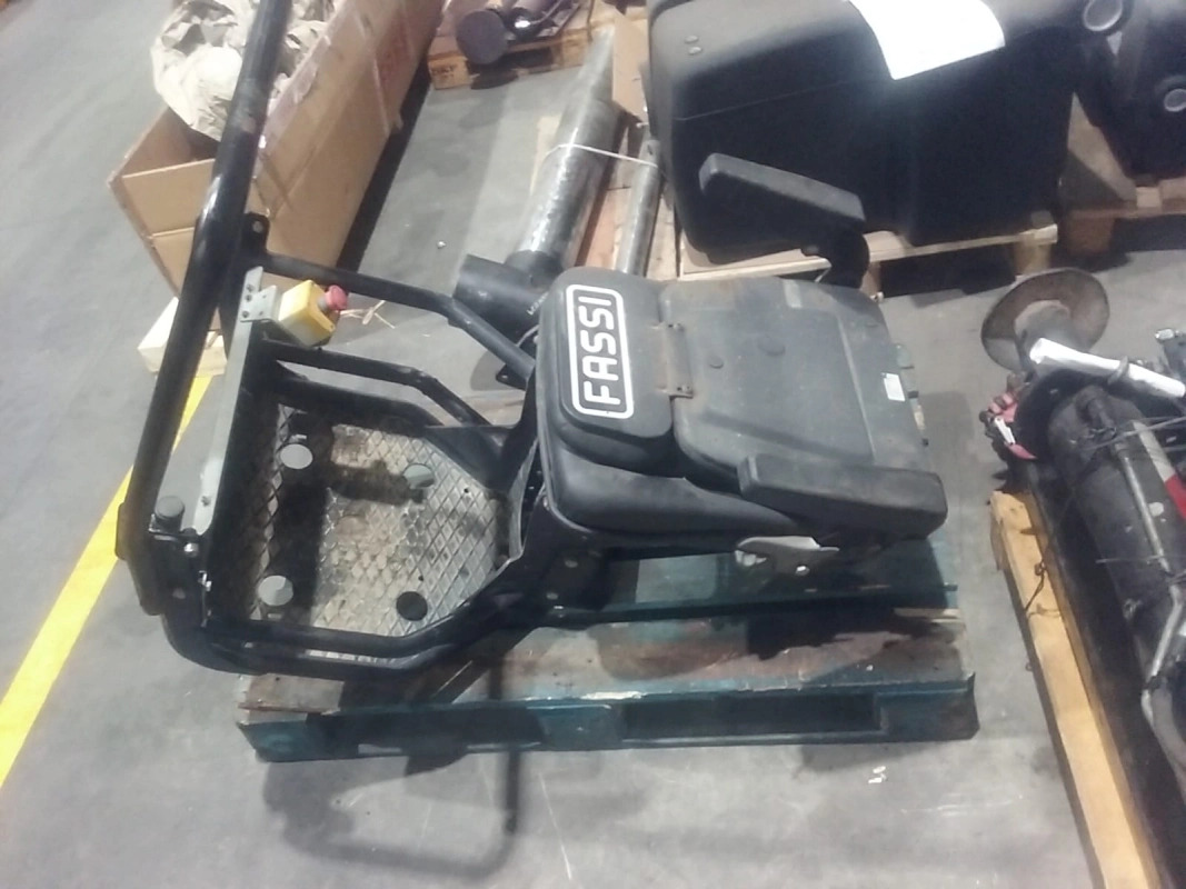 KIT ASIENTO EN COLUMNA FASSI - Seat for Crane: picture 2 KIT ASIENTO EN COLUMNA FASSI - Seat for Crane: picture 2