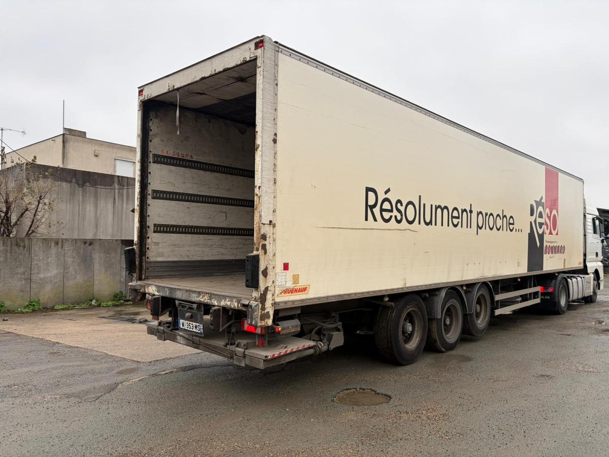 Fruehauf - Closed box semi-trailer: picture 1 Fruehauf - Closed box semi-trailer: picture 1
