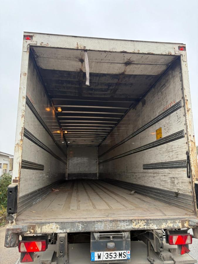 Fruehauf - Closed box semi-trailer: picture 2 Fruehauf - Closed box semi-trailer: picture 2