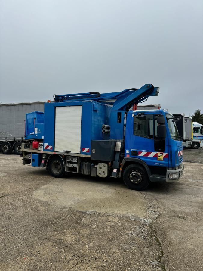 Iveco Eurocargo 100E19 - Truck mounted aerial platform: picture 4 Iveco Eurocargo 100E19 - Truck mounted aerial platform: picture 4