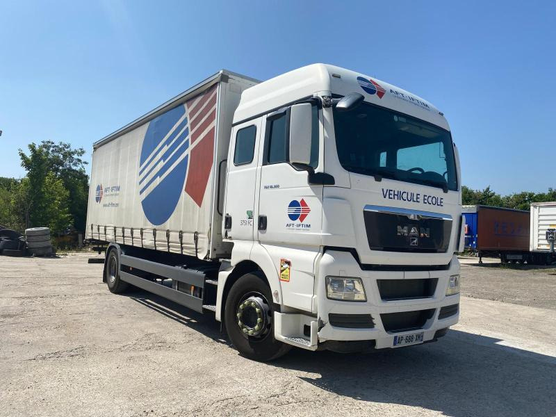 MAN TGX 18.360 - Curtainsider truck: picture 1 MAN TGX 18.360 - Curtainsider truck: picture 1