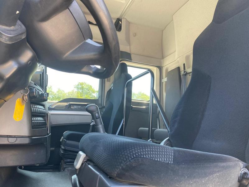 MAN TGX 18.360 - Curtainsider truck: picture 4 MAN TGX 18.360 - Curtainsider truck: picture 4