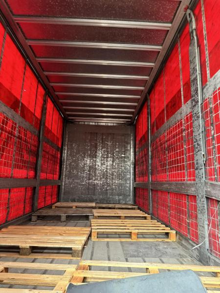 Renault Premium - Curtainsider truck: picture 2 Renault Premium - Curtainsider truck: picture 2