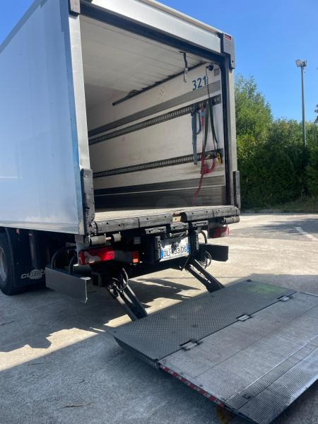 Scania R 320 - Refrigerator truck: picture 4 Scania R 320 - Refrigerator truck: picture 4