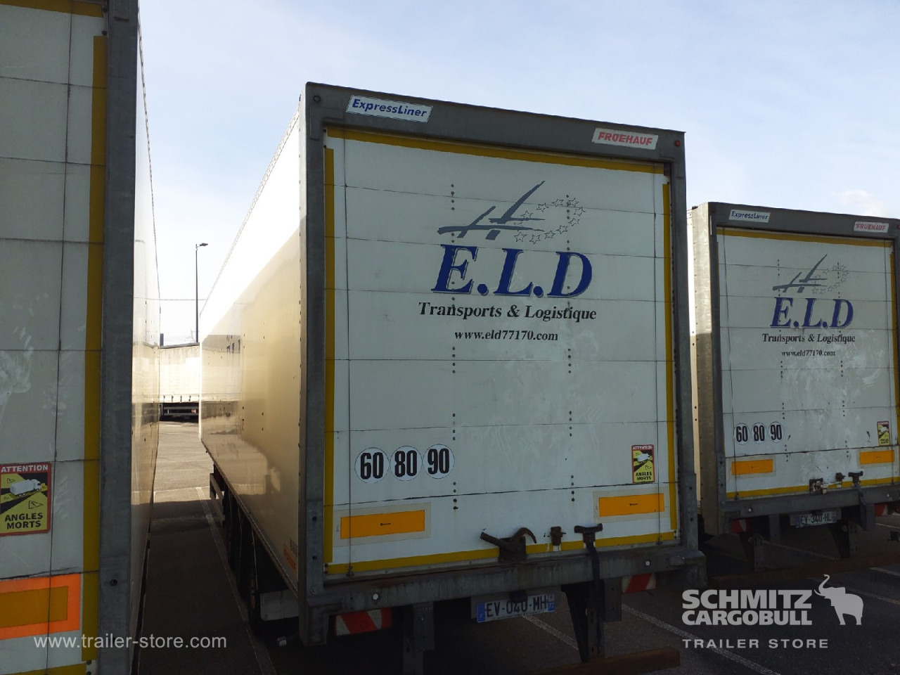 FRUEHAUF Dryfreight Standard Roller shutter door - Closed box semi-trailer: picture 2 FRUEHAUF Dryfreight Standard Roller shutter door - Closed box semi-trailer: picture 2