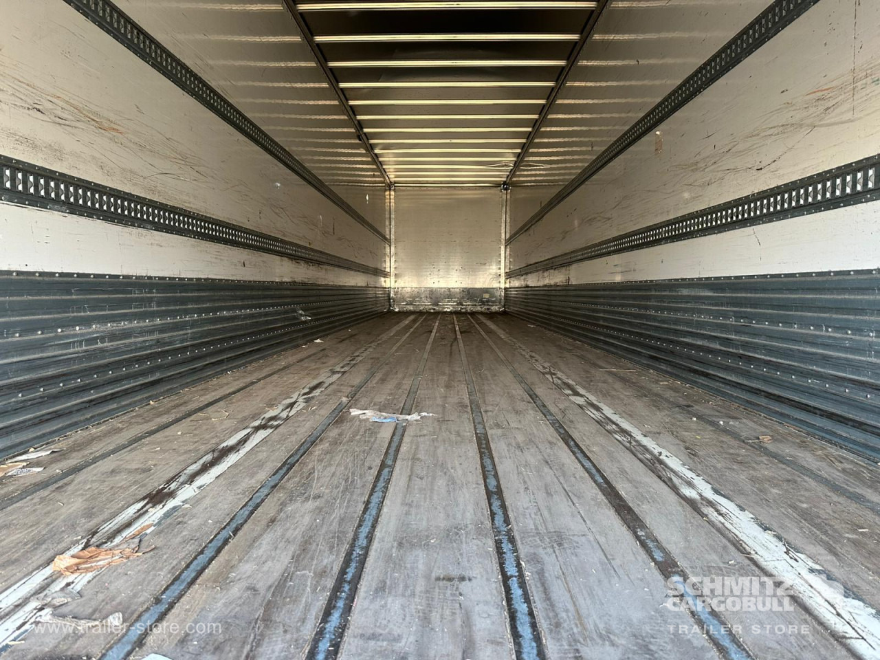 FRUEHAUF Dryfreight Standard Roller shutter door - Closed box semi-trailer: picture 5 FRUEHAUF Dryfreight Standard Roller shutter door - Closed box semi-trailer: picture 5