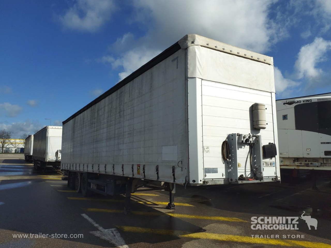 SCHMITZ Curtainsider Standard Taillift - Curtainsider semi-trailer: picture 1 SCHMITZ Curtainsider Standard Taillift - Curtainsider semi-trailer: picture 1