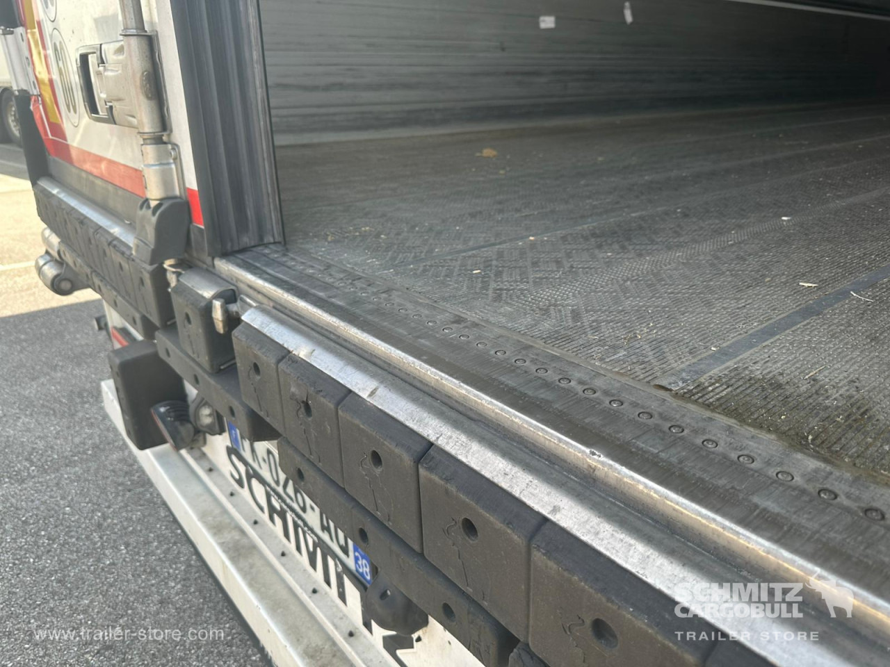SCHMITZ Reefer Standard Taillift - Isothermal semi-trailer: picture 4 SCHMITZ Reefer Standard Taillift - Isothermal semi-trailer: picture 4