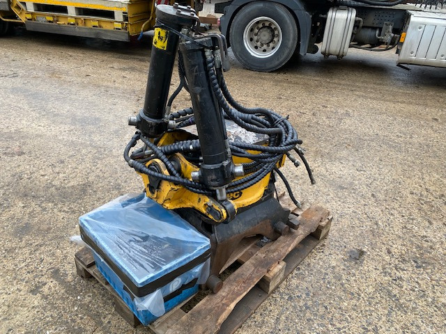 Engcon EC 20 - CW30EC - SS9SQ - Ohne TOP Parts - Tiltrotator: picture 1 Engcon EC 20 - CW30EC - SS9SQ - Ohne TOP Parts - Tiltrotator: picture 1