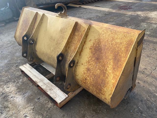 JCB 3 CX - Loader bucket: picture 3 JCB 3 CX - Loader bucket: picture 3