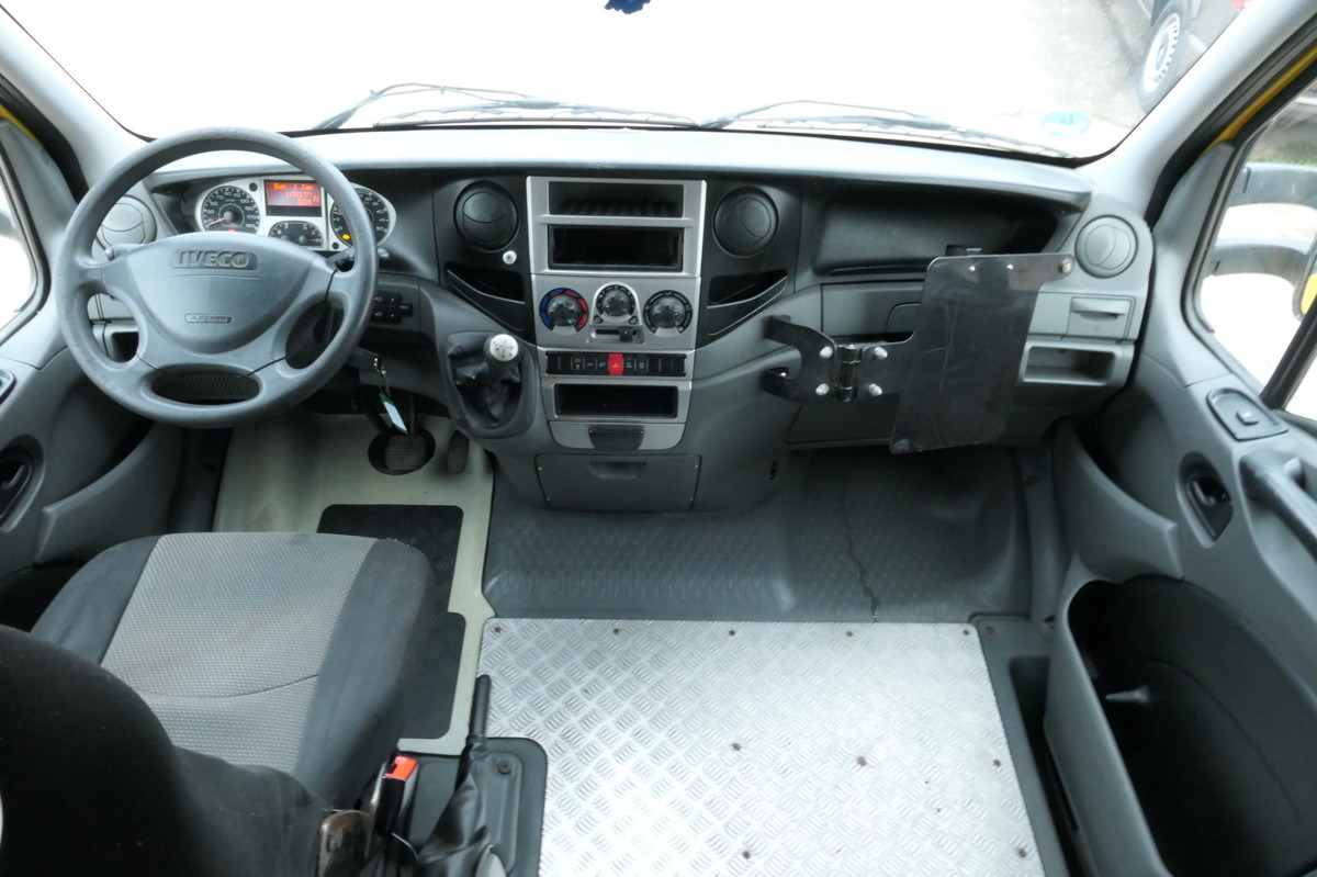 Interior photo 2: Box van IVECO Daily 35 S11 C30C AUTOMATIK KAMERA MAXI Regale L Interior photo 2: Box van IVECO Daily 35 S11 C30C AUTOMATIK KAMERA MAXI Regale L