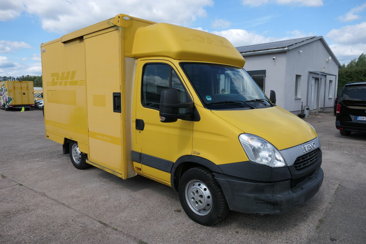 IVECO Daily 35 S11 C30C KURZ AUTOMATIK KAMERA Regale L - Box van: picture 2 IVECO Daily 35 S11 C30C KURZ AUTOMATIK KAMERA Regale L - Box van: picture 2