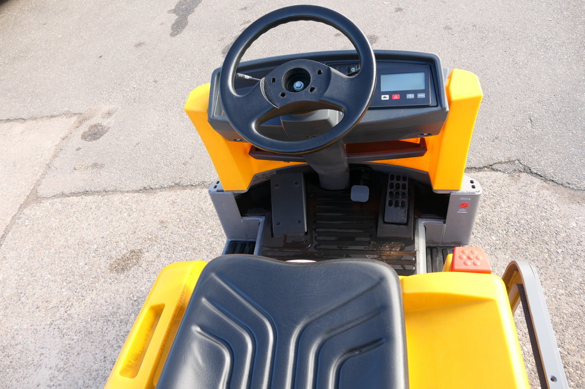 Tow tractor JUNGHEINRICH EZS 570 Schlepper: picture 6