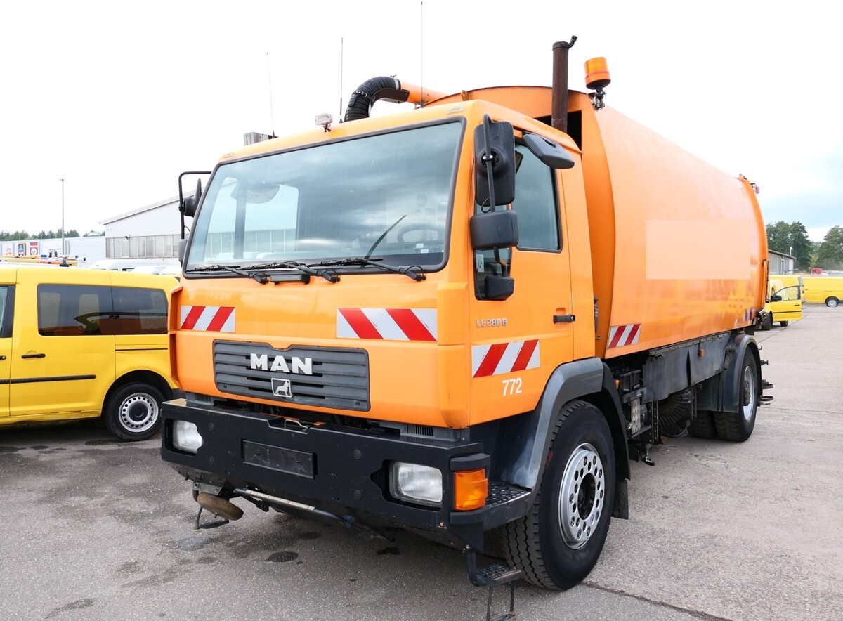MAN 18.285 LLC LE280B ZW SCHIENENREINIGER SCHÖRLING - Vacuum truck: picture 5 MAN 18.285 LLC LE280B ZW SCHIENENREINIGER SCHÖRLING - Vacuum truck: picture 5