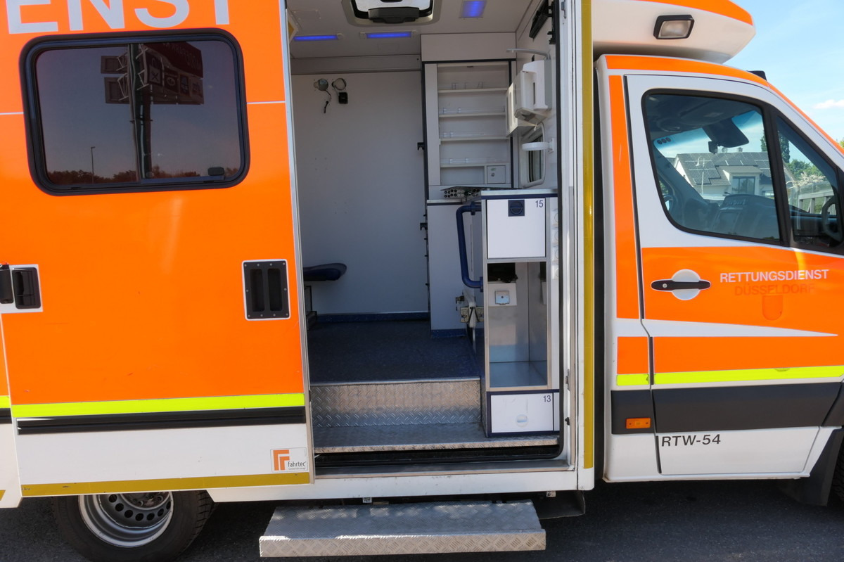 Ambulance MERCEDES-BENZ Sprinter 519 CDI Klima Krankenwagen: picture 7