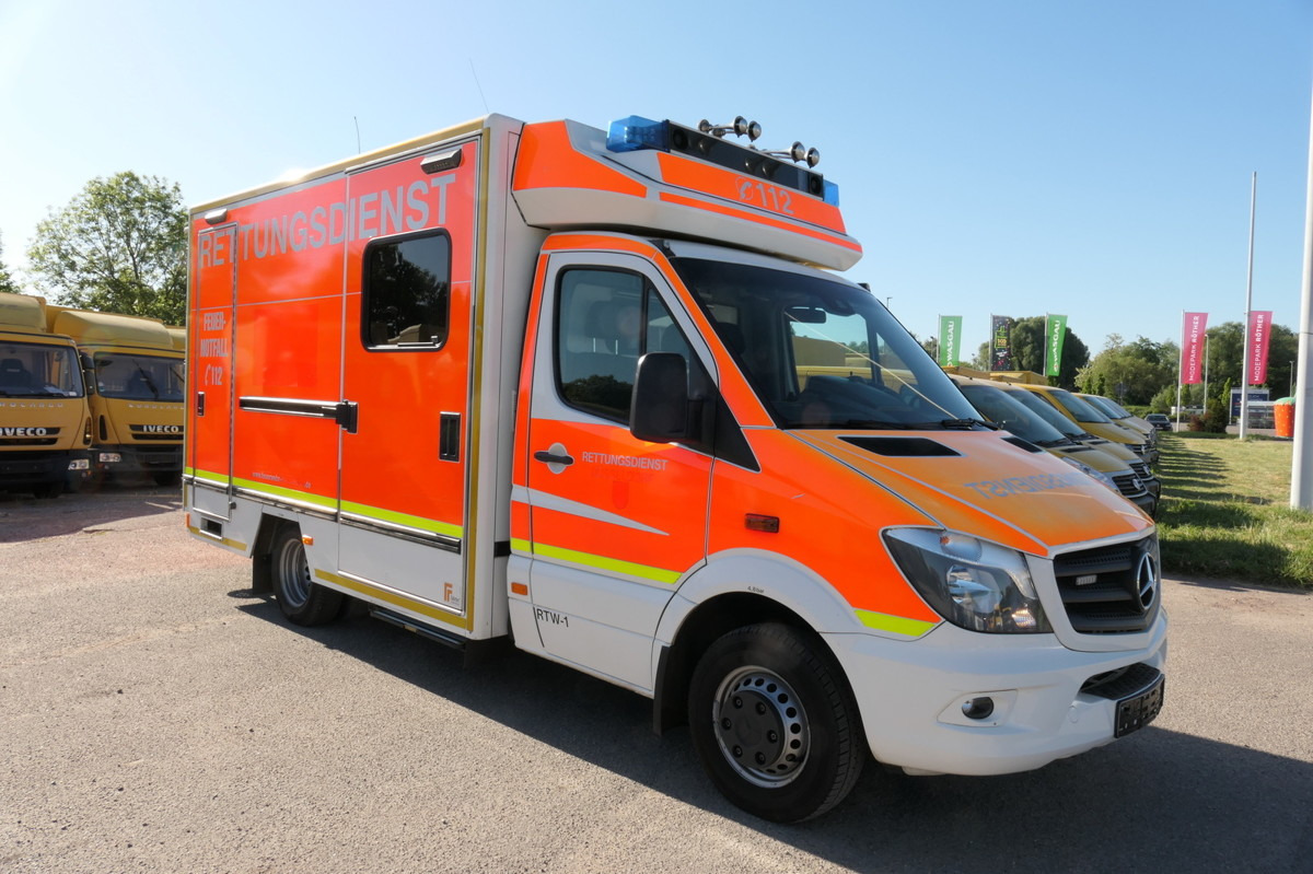 MERCEDES-BENZ Sprinter 519 CDI Klima Krankenwagen - Ambulance: picture 1 MERCEDES-BENZ Sprinter 519 CDI Klima Krankenwagen - Ambulance: picture 1