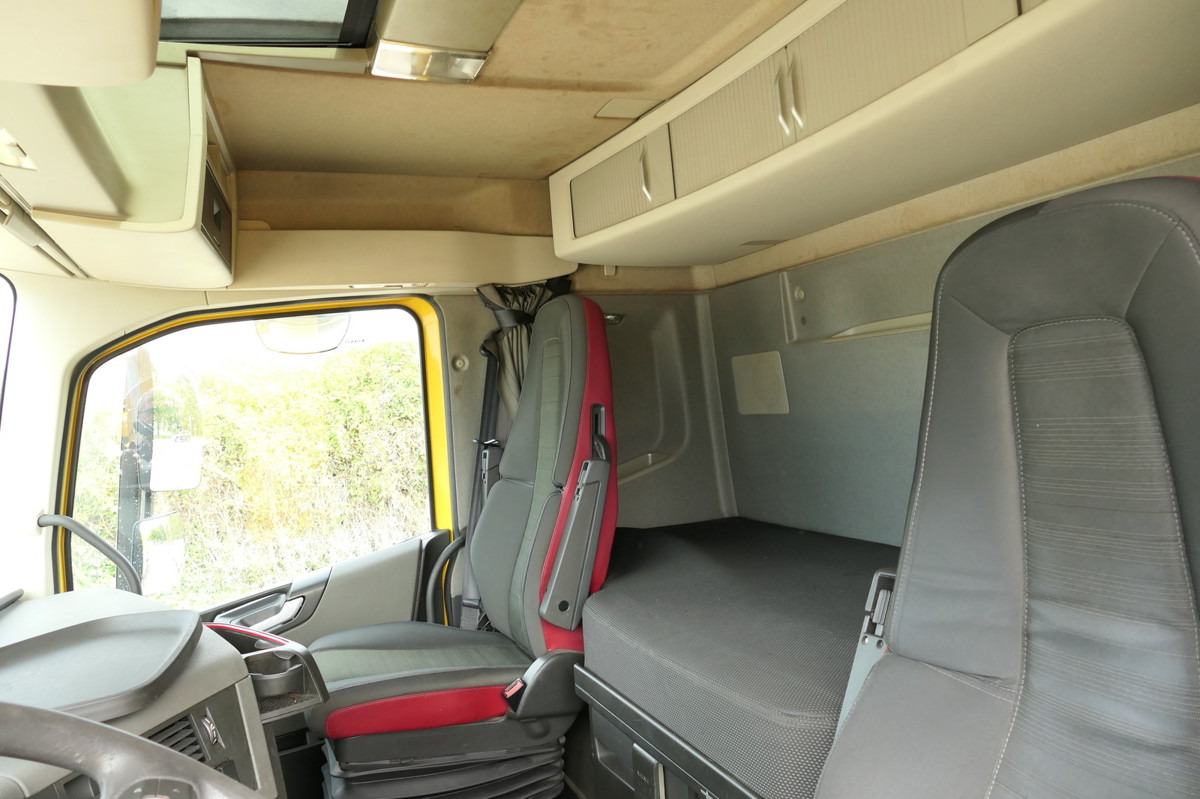 Container transporter/ Swap body truck VOLVO FH 26.420 6x2 BDF LBW KLIMA AHK: picture 11