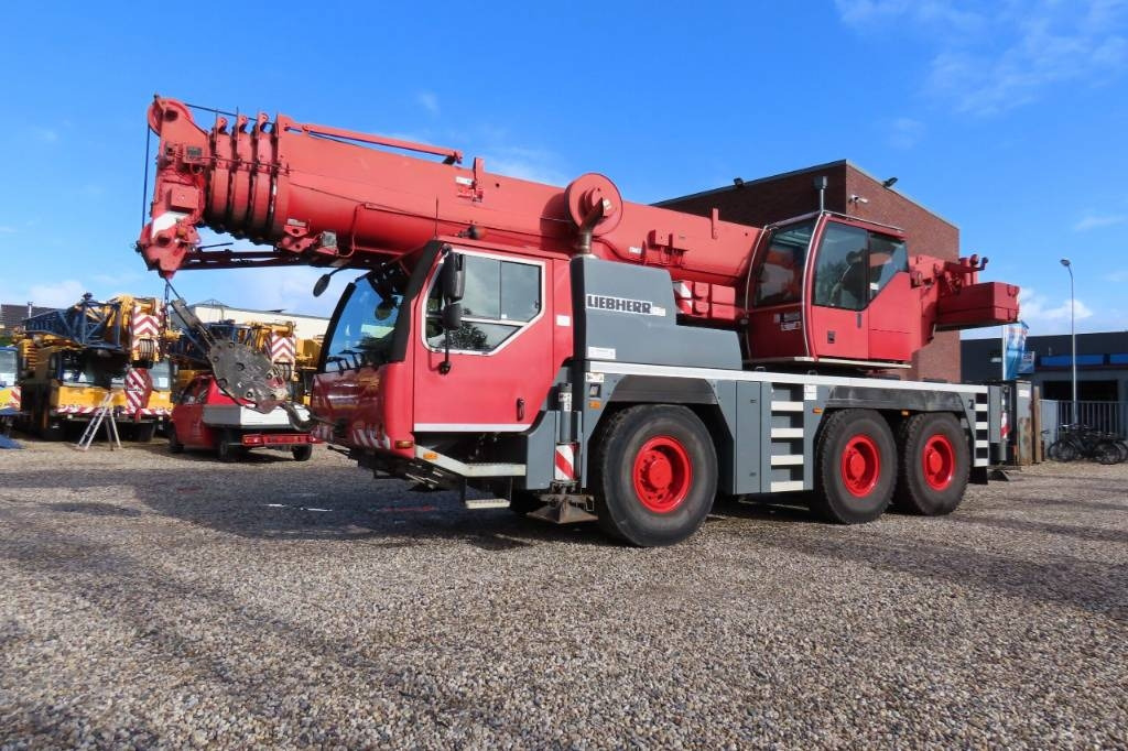 Liebherr LTM 1055-3.2 - All terrain crane: picture 1 Liebherr LTM 1055-3.2 - All terrain crane: picture 1