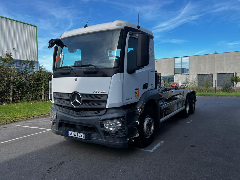Mercedes-Benz Actros 2543 - Hook lift truck: picture 1 Mercedes-Benz Actros 2543 - Hook lift truck: picture 1