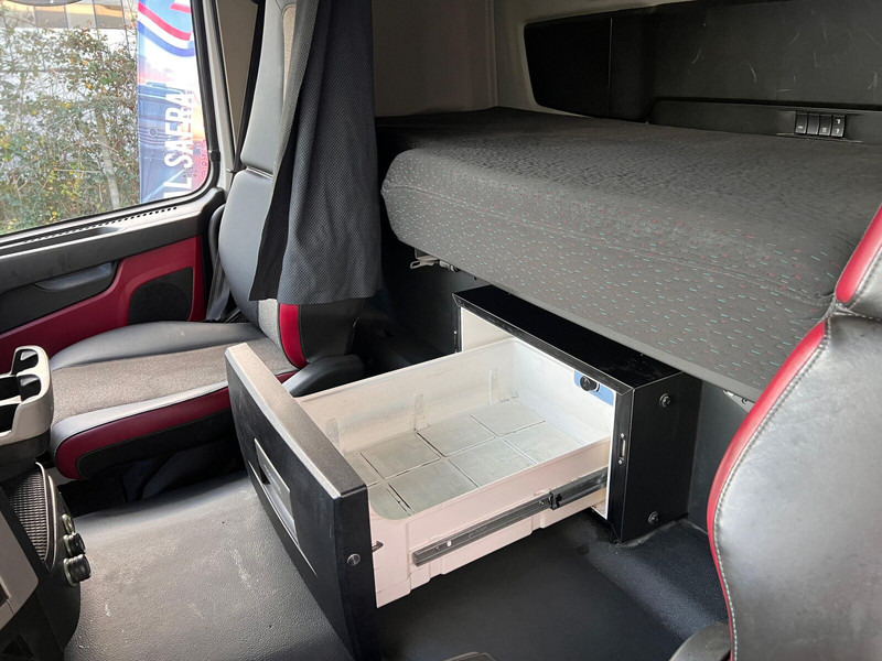 Tractor unit Volvo FM 500: picture 18