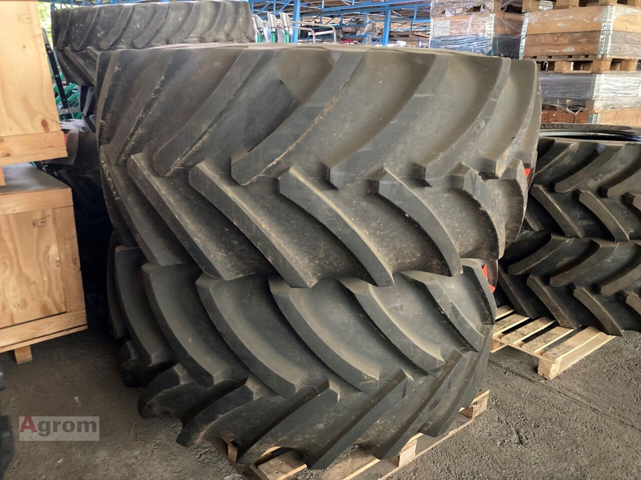Mitas 800/65 R 32 - Wheel and tire package for Agricultural machinery: picture 3 Mitas 800/65 R 32 - Wheel and tire package for Agricultural machinery: picture 3