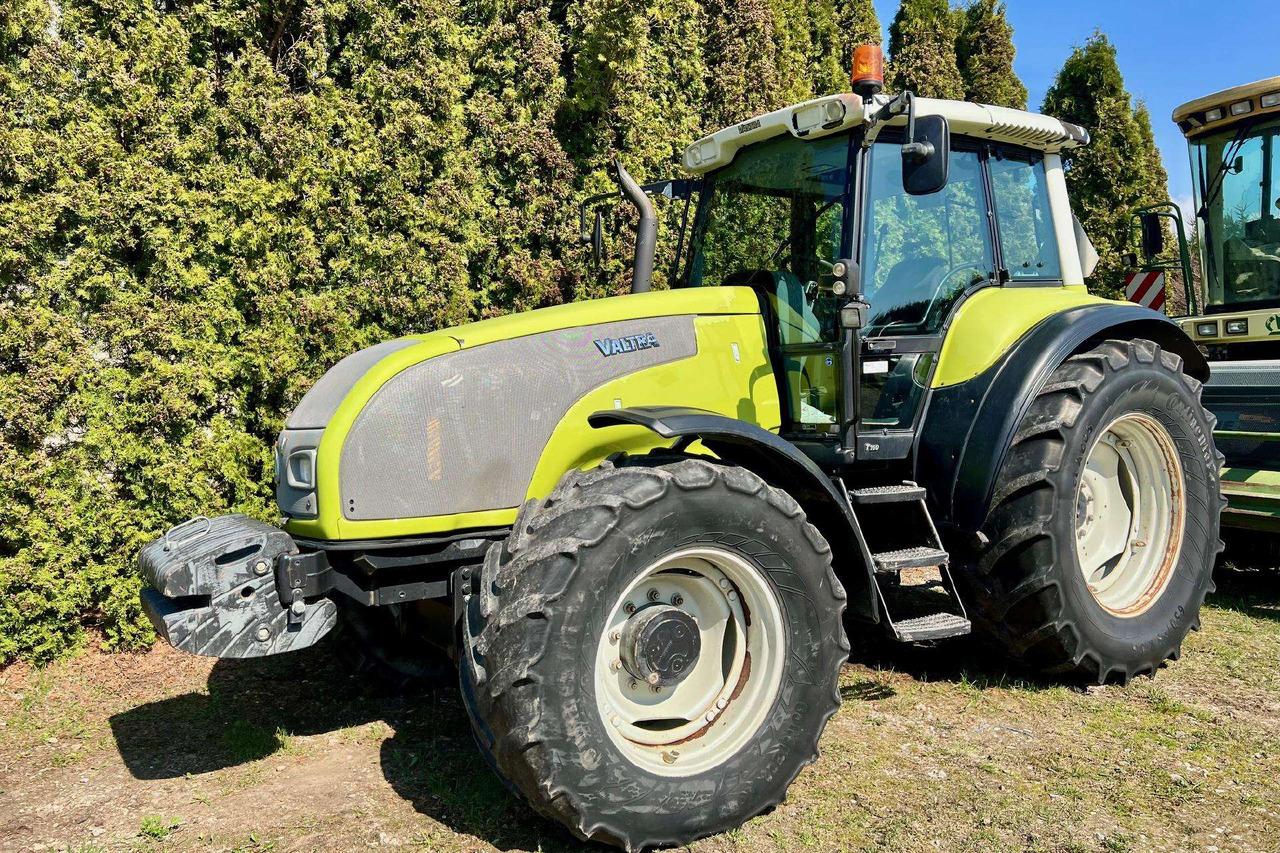 Valtra T160 - Farm tractor: picture 1 Valtra T160 - Farm tractor: picture 1