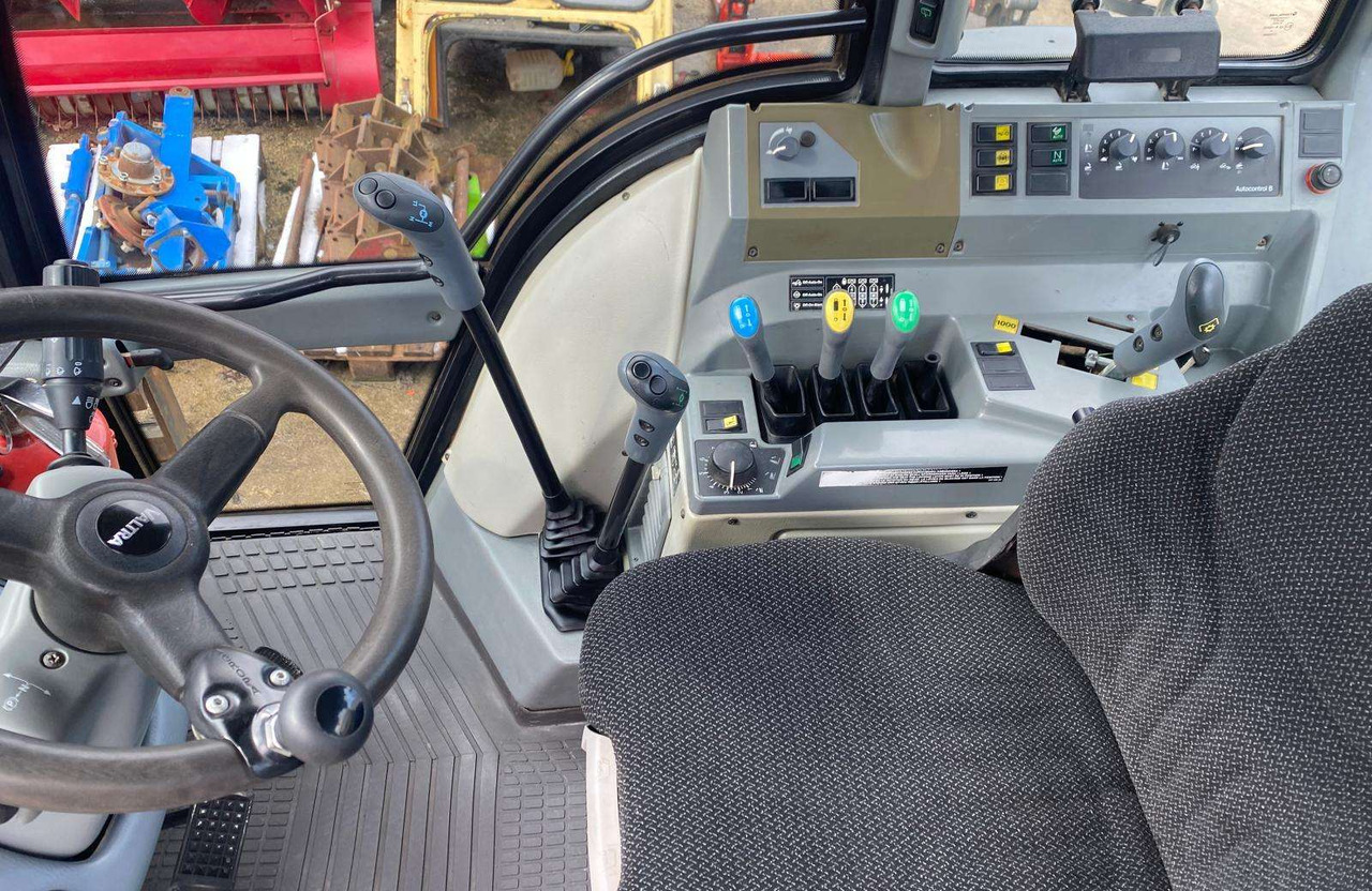 Valtra T160 - Farm tractor: picture 5 Valtra T160 - Farm tractor: picture 5