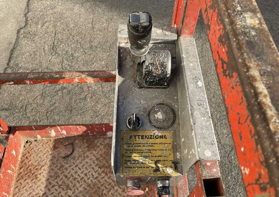 SKYJACK 3220 - Scissor lift: picture 2 SKYJACK 3220 - Scissor lift: picture 2