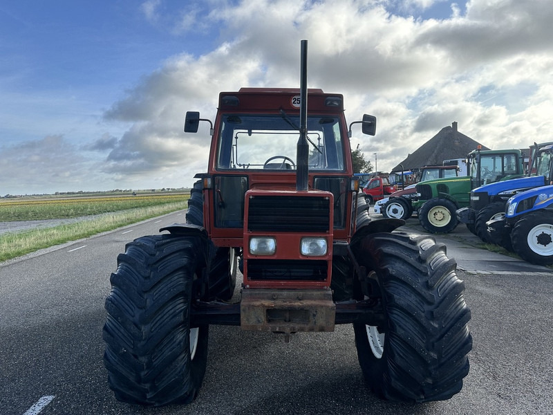 New Holland 100-90 DT - Farm tractor: picture 3 New Holland 100-90 DT - Farm tractor: picture 3