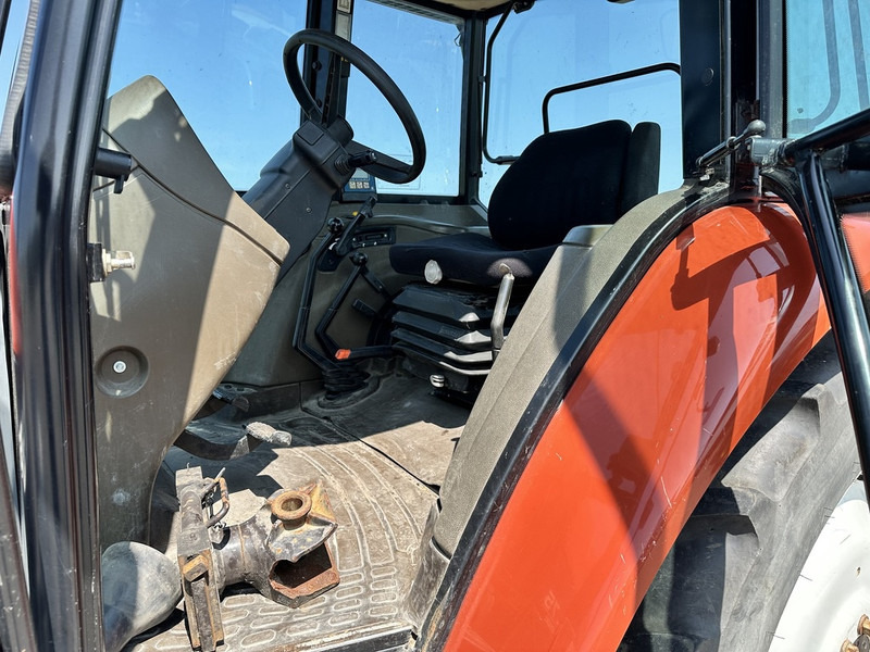 Farm tractor New Holland L 75: picture 6
