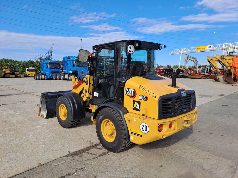 Cat 906 (Bucket+Forks) - Wheel loader: picture 2 Cat 906 (Bucket+Forks) - Wheel loader: picture 2
