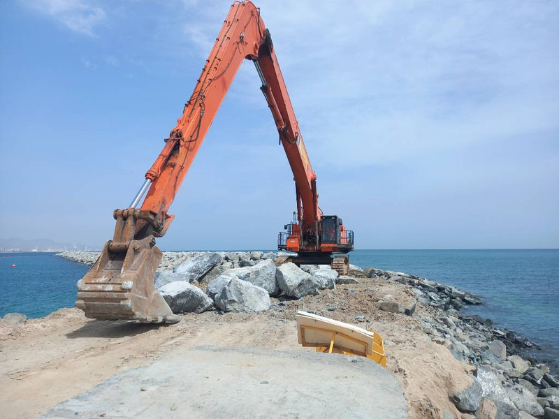 Hitachi EX1200-6 28m ( Abu Dhabi ) - Excavator: picture 2 Hitachi EX1200-6 28m ( Abu Dhabi ) - Excavator: picture 2