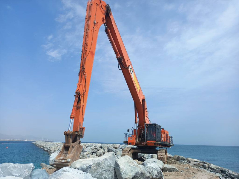 Hitachi EX1200-6 28m ( Abu Dhabi ) - Excavator: picture 1 Hitachi EX1200-6 28m ( Abu Dhabi ) - Excavator: picture 1