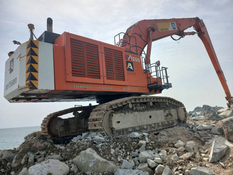 Hitachi EX1200-6 28m ( Abu Dhabi ) - Excavator: picture 3 Hitachi EX1200-6 28m ( Abu Dhabi ) - Excavator: picture 3