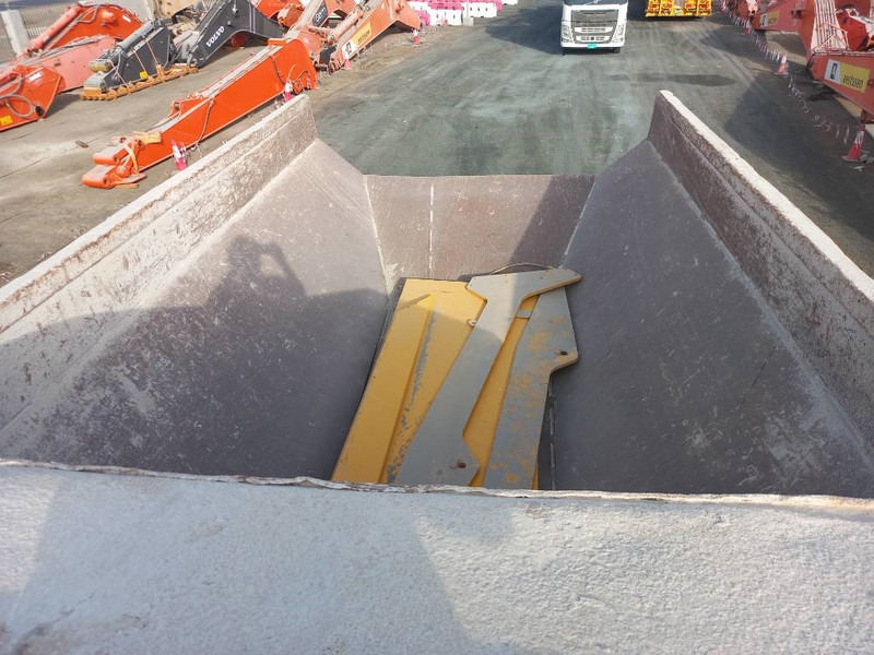 Komatsu HM400-3R (4 pcs available in Abu Dhabi) - Articulated dumper: picture 5 Komatsu HM400-3R (4 pcs available in Abu Dhabi) - Articulated dumper: picture 5