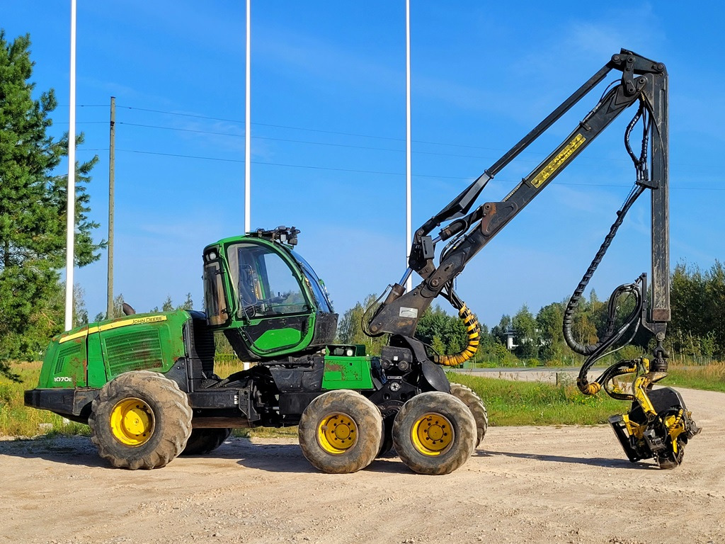 JOHN DEERE 1070 E - Forestry harvester: picture 4 JOHN DEERE 1070 E - Forestry harvester: picture 4
