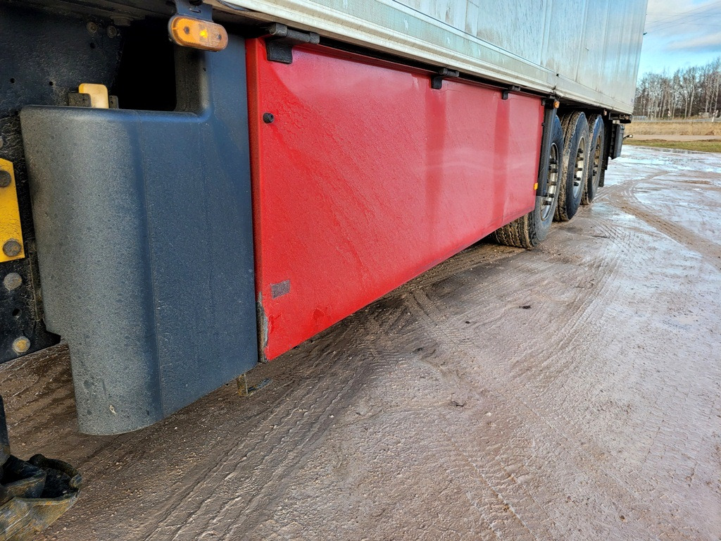 Tractor unit Volvo FH460 + refrigerated semi-trailer: picture 16