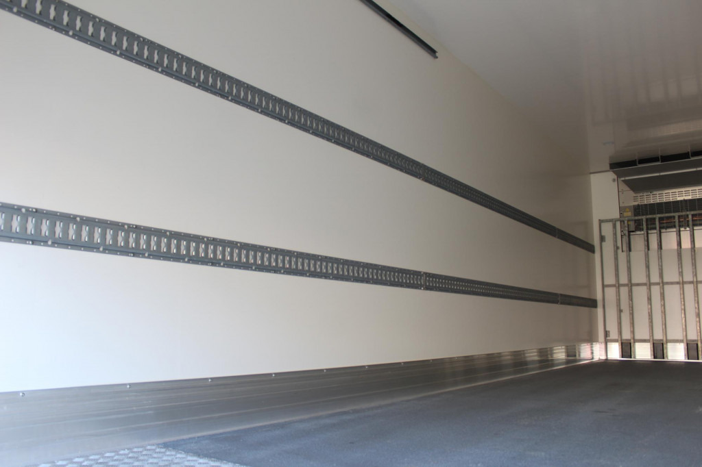Refrigerator semi-trailer Chereau 1-Achs City Trailer CV 1550 Strom Neuwertig: picture 15 Refrigerator semi-trailer Chereau 1-Achs City Trailer CV 1550 Strom Neuwertig: picture 15