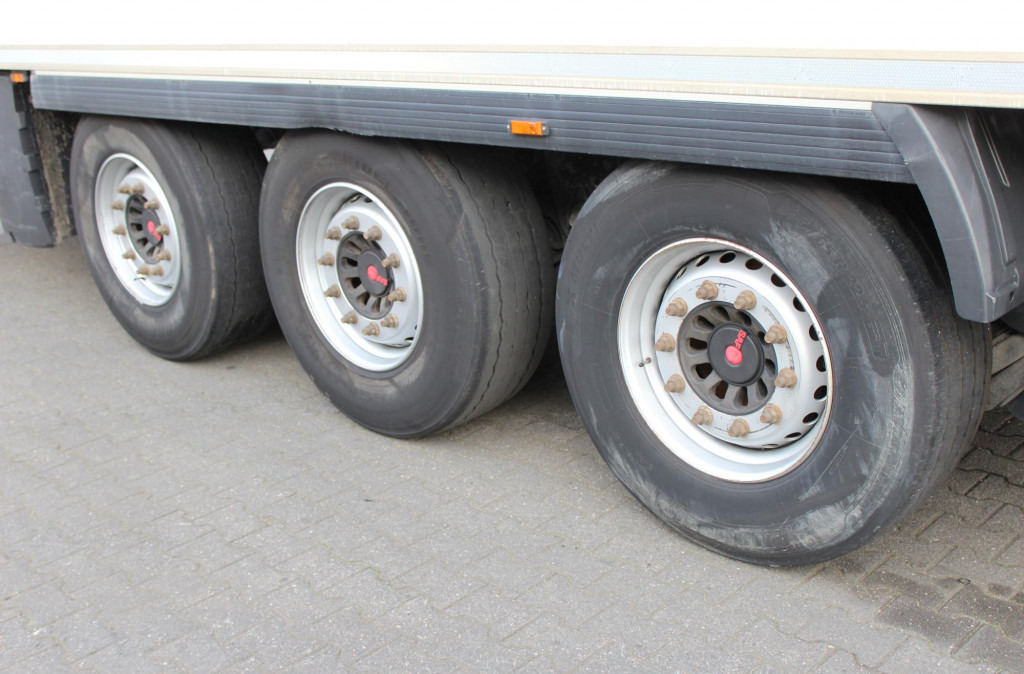 Refrigerator semi-trailer Lamberet CV 1550 Aluboden SAF LBW Rolltor FRC: picture 7 Refrigerator semi-trailer Lamberet CV 1550 Aluboden SAF LBW Rolltor FRC: picture 7