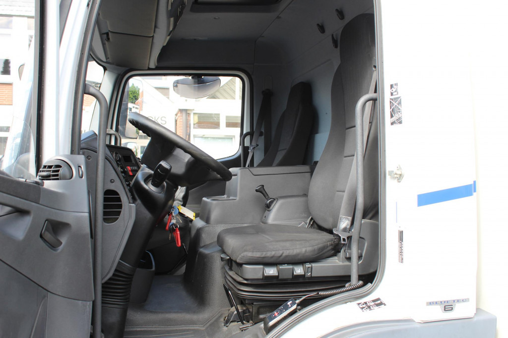 Mercedes-Benz Atego 1221 E6 Koffer Klima LDW Schalter LBW - Box truck: picture 5 Mercedes-Benz Atego 1221 E6 Koffer Klima LDW Schalter LBW - Box truck: picture 5