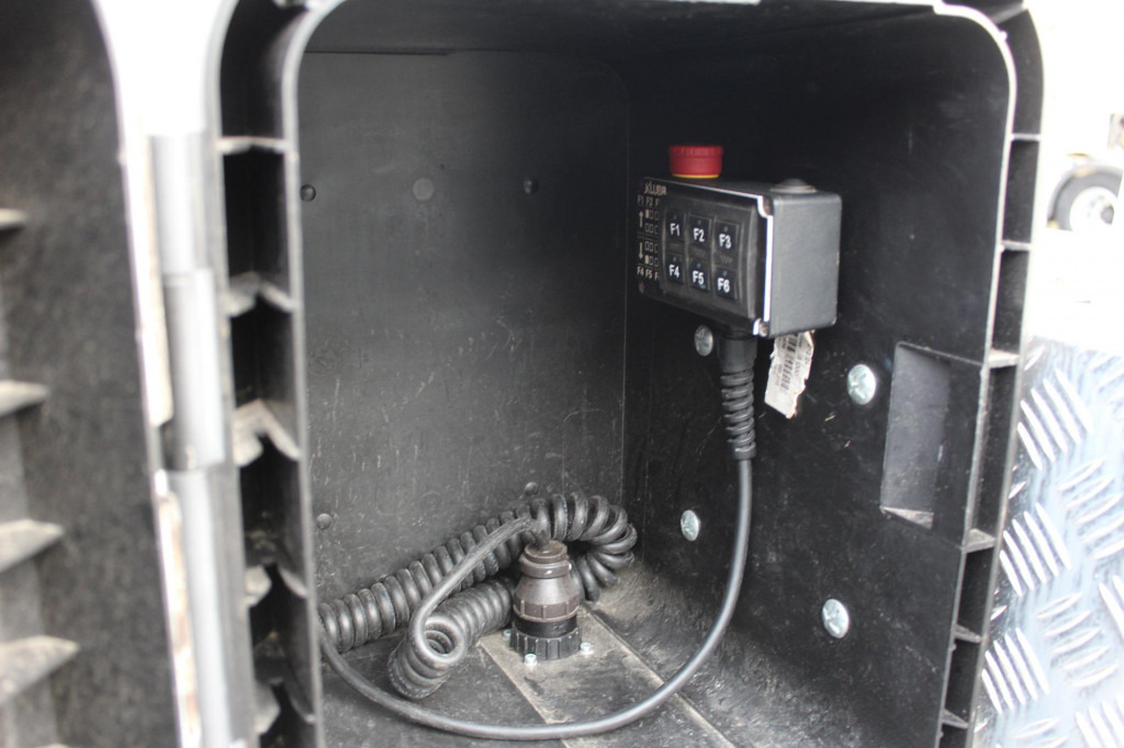 Renault Master Bühne KLUBB 11m 2 Personen Korb 200kg - Truck mounted aerial platform: picture 5 Renault Master Bühne KLUBB 11m 2 Personen Korb 200kg - Truck mounted aerial platform: picture 5