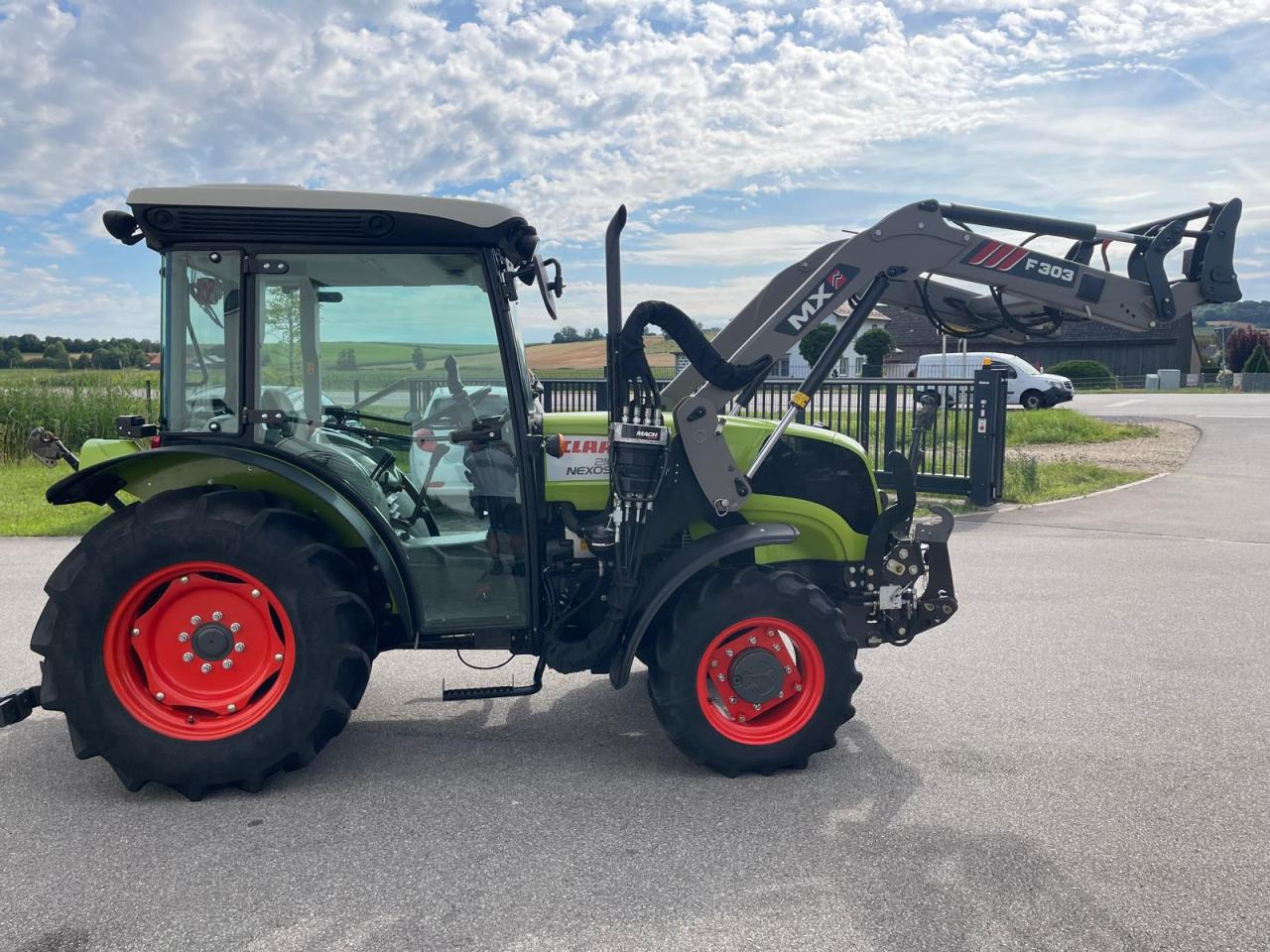 Farm tractor CLAAS Nexos 210 mit Frontlader und FZW, 236Bh, NEUWERTIG!: picture 6