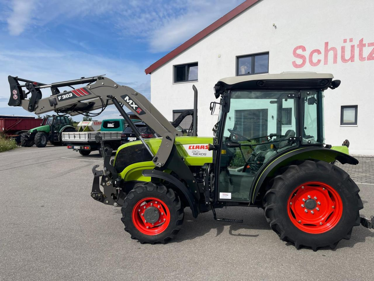 CLAAS Nexos 210 mit Frontlader und Frontzapfwelle, erst 236 Betriebsstunden, neuwertiger Zustand - Farm tractor: picture 2 CLAAS Nexos 210 mit Frontlader und Frontzapfwelle, erst 236 Betriebsstunden, neuwertiger Zustand - Farm tractor: picture 2