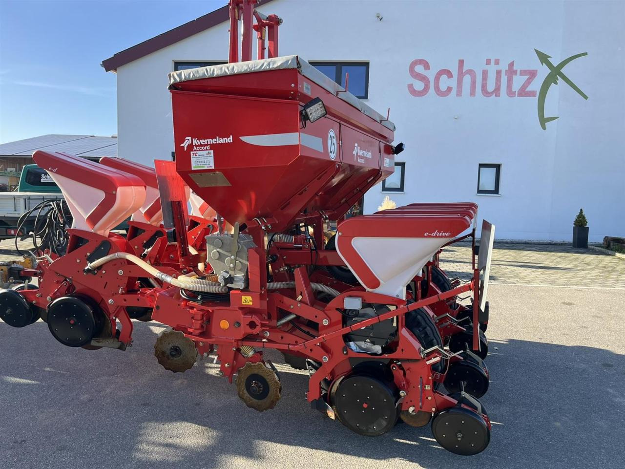 Kverneland Optima HD, e-Drive mit Section Control und Düngeeinrichtung, Baujahr 2016 - Precision sowing machine: picture 3 Kverneland Optima HD, e-Drive mit Section Control und Düngeeinrichtung, Baujahr 2016 - Precision sowing machine: picture 3